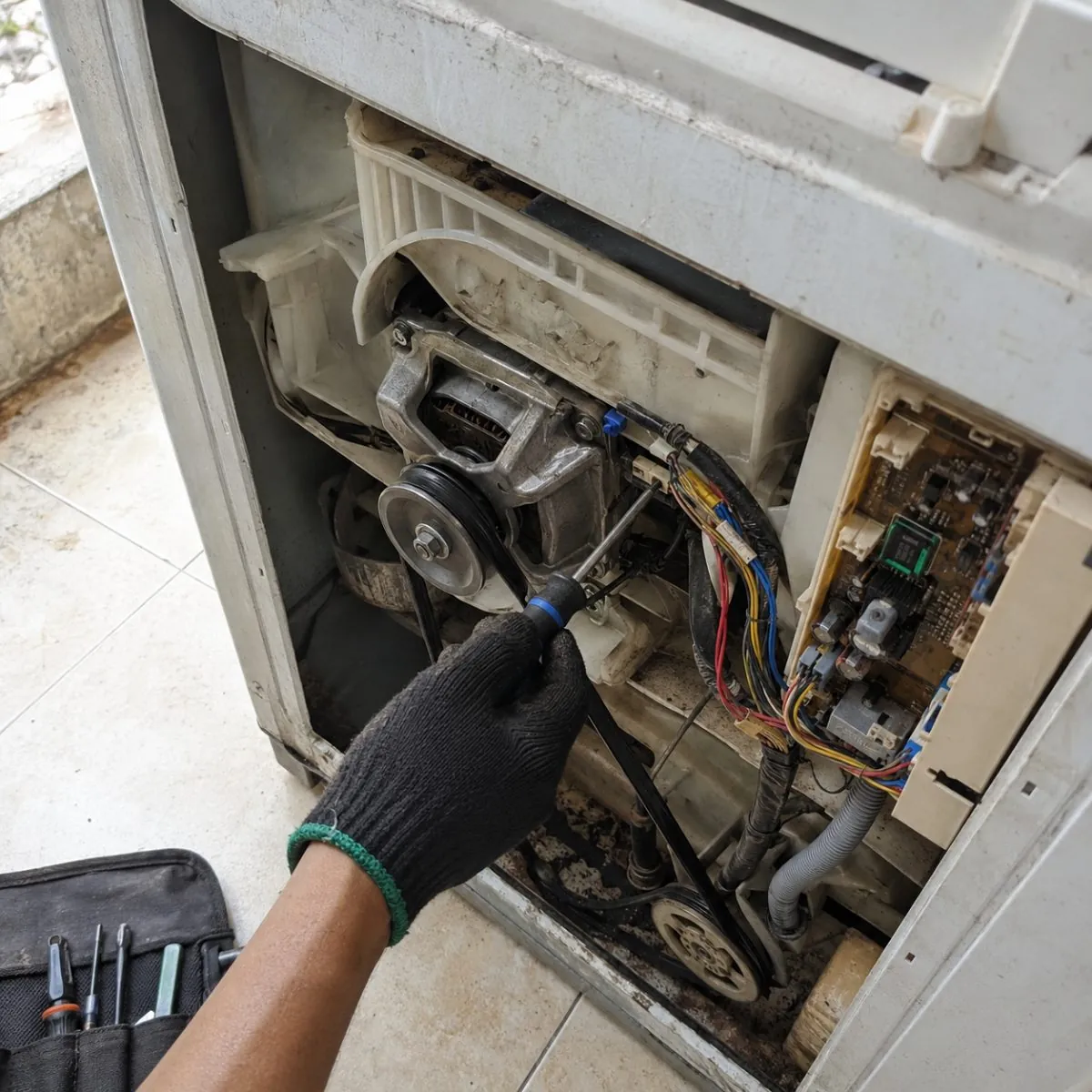 Pengecekan motor dan wiring mesin cuci